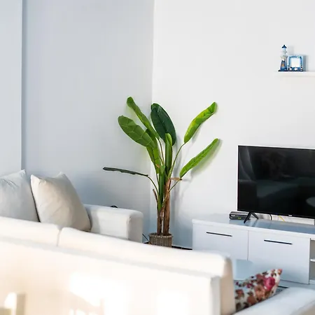 Apartment Gjuhadol By Marina Shkoder